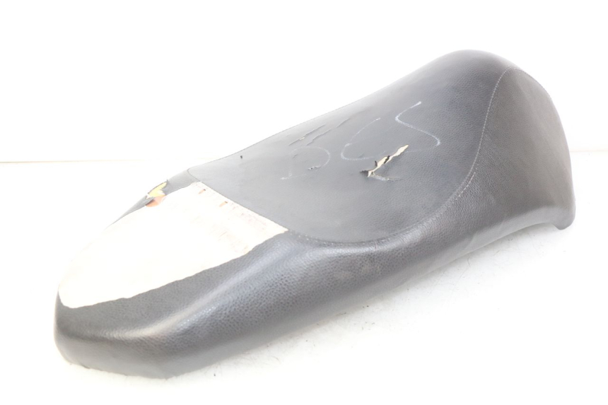 photo de SELLE PEUGEOT KISBEE 4T 50 (2010 - 2017) - Zoom auf Gebrauchszustand