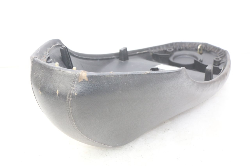 photo de SELLE PEUGEOT KISBEE 4T 50 (2010 - 2017) - Details der Befestigungspunkte