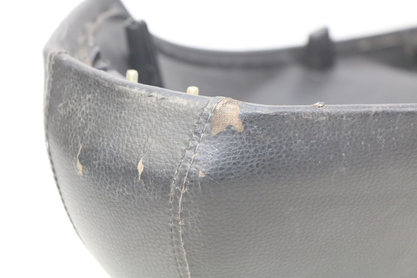 photo de SELLE PEUGEOT KISBEE 4T 50 (2010 - 2017) - Oberflächenzustand und Material