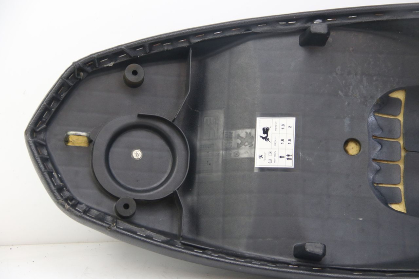 photo de SELLE PEUGEOT KISBEE 4T 50 (2018 - 2022) - Zoom auf Gebrauchszustand