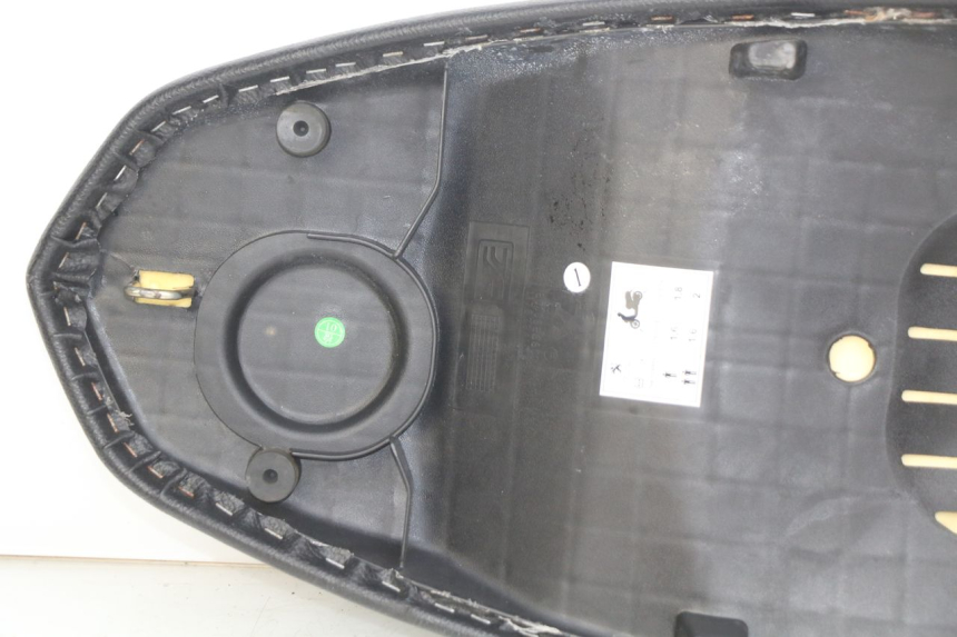 photo de SELLE PEUGEOT KISBEE 4T 50 (2018 - 2022) - Kennzeichnungen und Originalreferenzen