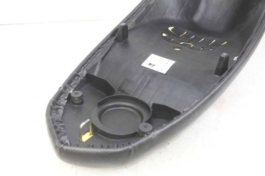 photo de SELLE PEUGEOT KISBEE 4T 50 (2018 - 2022) - Hochauflösende Nahaufnahme