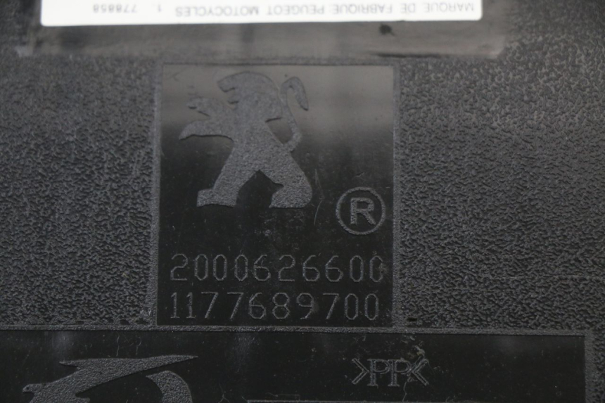 photo de SELLE PEUGEOT KISBEE 4T 50 (2010 - 2017) - Hochauflösende Nahaufnahme