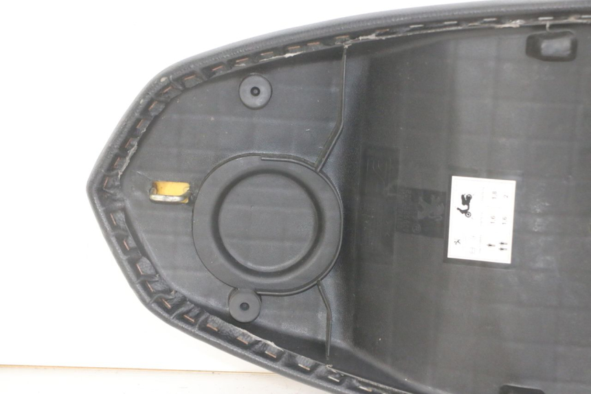 photo de SELLE PEUGEOT KISBEE 4T 50 (2018 - 2022) - Zoom auf Komponenten