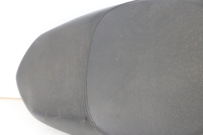 photo de SELLE PEUGEOT KISBEE 4T 50 (2018 - 2022) - Detaillierte Sichtprüfung