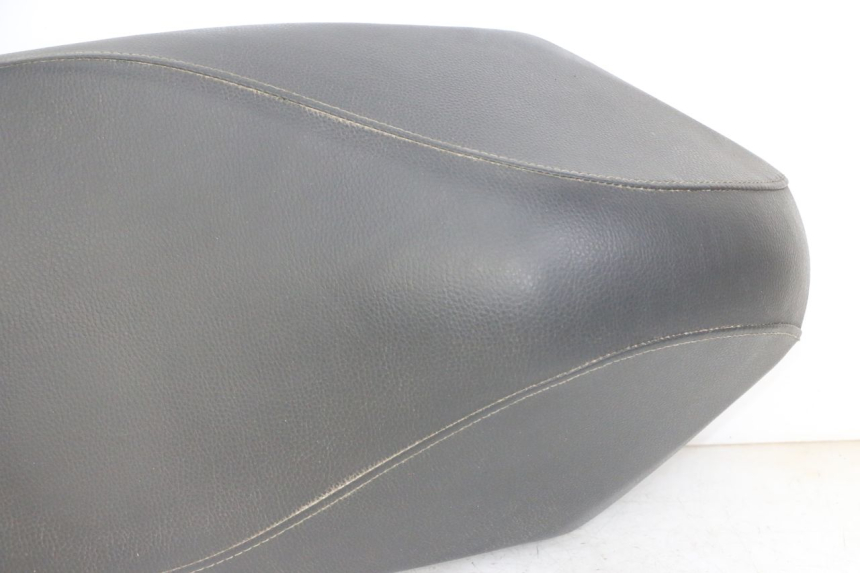 photo de SELLE PEUGEOT KISBEE 4T 50 (2018 - 2022) - Hochauflösende Nahaufnahme