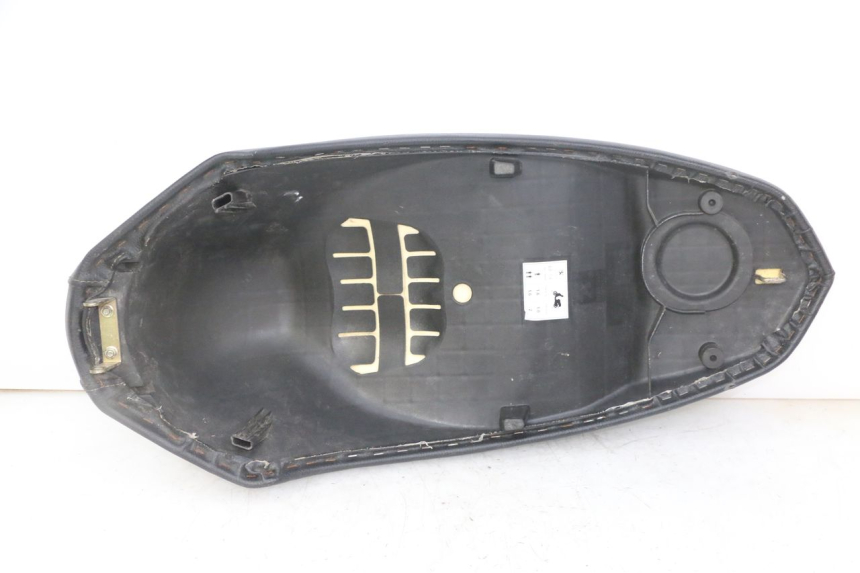 photo de SELLE PEUGEOT KISBEE 4T 50 (2018 - 2022) - Zoom auf Gebrauchszustand