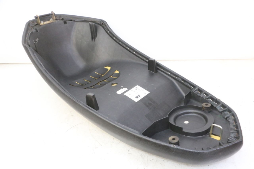 photo de SELLE PEUGEOT KISBEE 4T 50 (2018 - 2022) - Zoom auf Gebrauchszustand