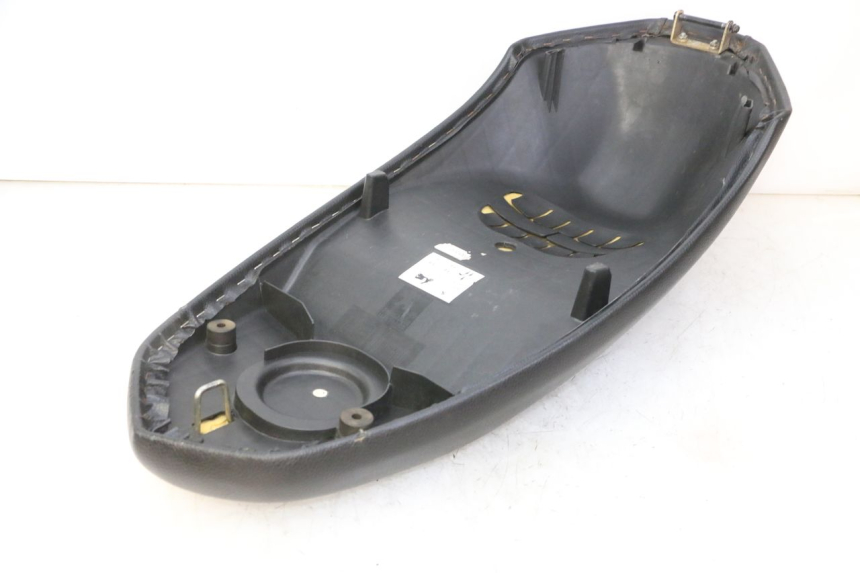 photo de SELLE PEUGEOT KISBEE 4T 50 (2018 - 2022) - Details der Befestigungspunkte
