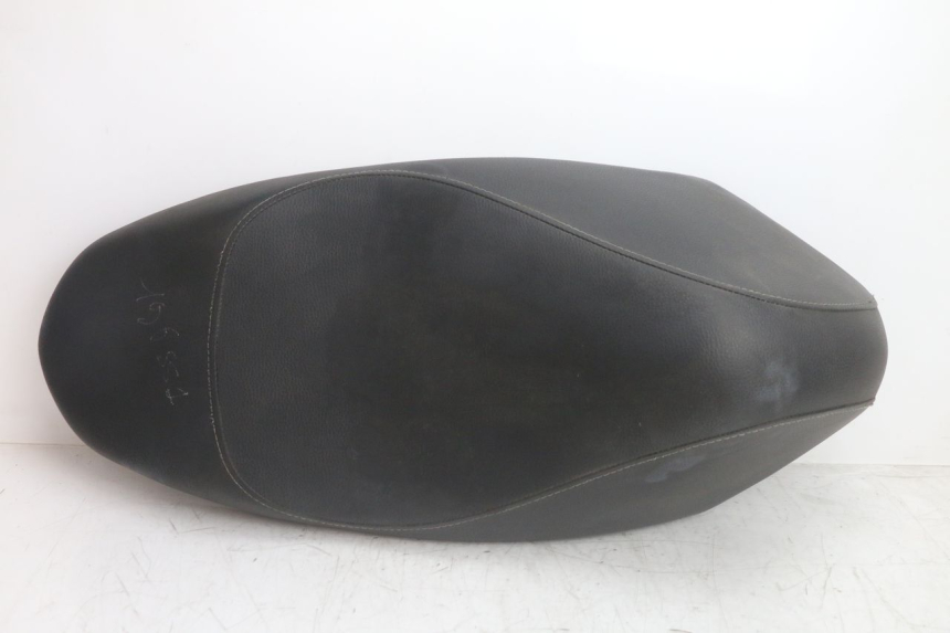 photo de SELLE PEUGEOT KISBEE 4T 50 (2018 - 2022) - Zoom auf Gebrauchszustand