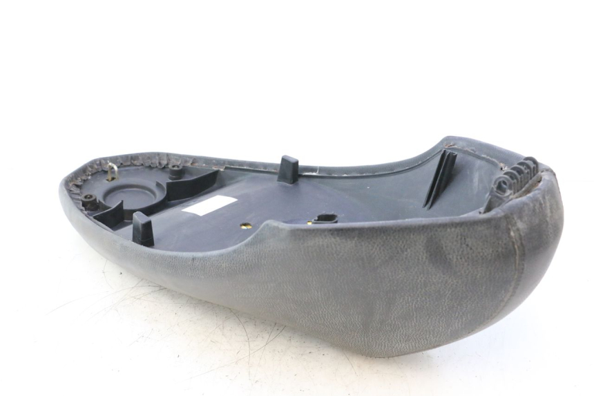 photo de SELLE PEUGEOT KISBEE 4T 50 (2010 - 2017) - Detailansicht des Bauteils