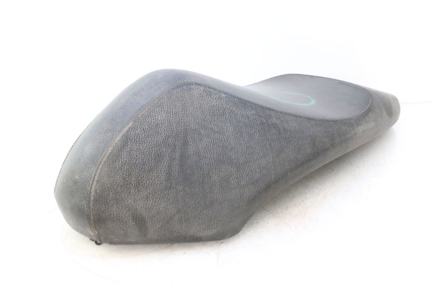 photo de SELLE PEUGEOT KISBEE 4T 50 (2010 - 2017) - Hochauflösende Nahaufnahme
