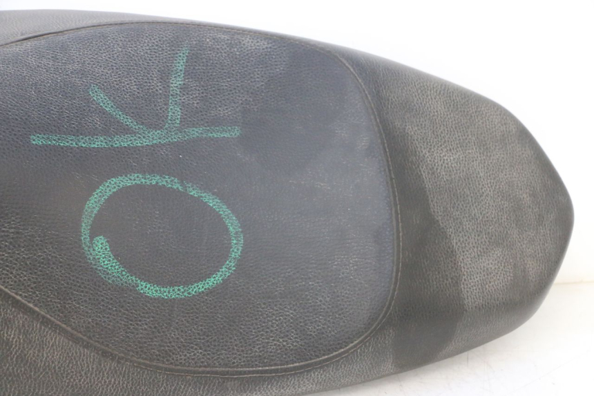 photo de SELLE PEUGEOT KISBEE 4T 50 (2010 - 2017) - Detaillierte Sichtprüfung