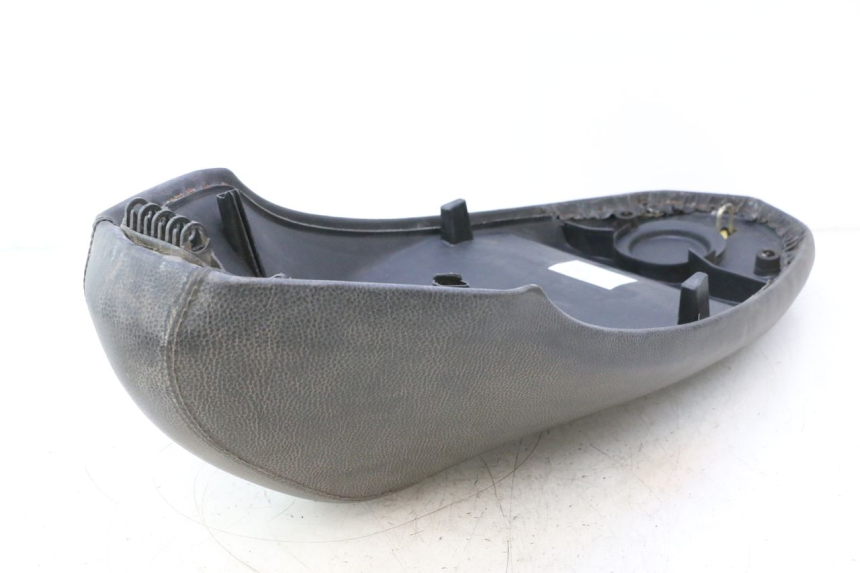 photo de SELLE PEUGEOT KISBEE 4T 50 (2010 - 2017) - Technische Nahaufnahme