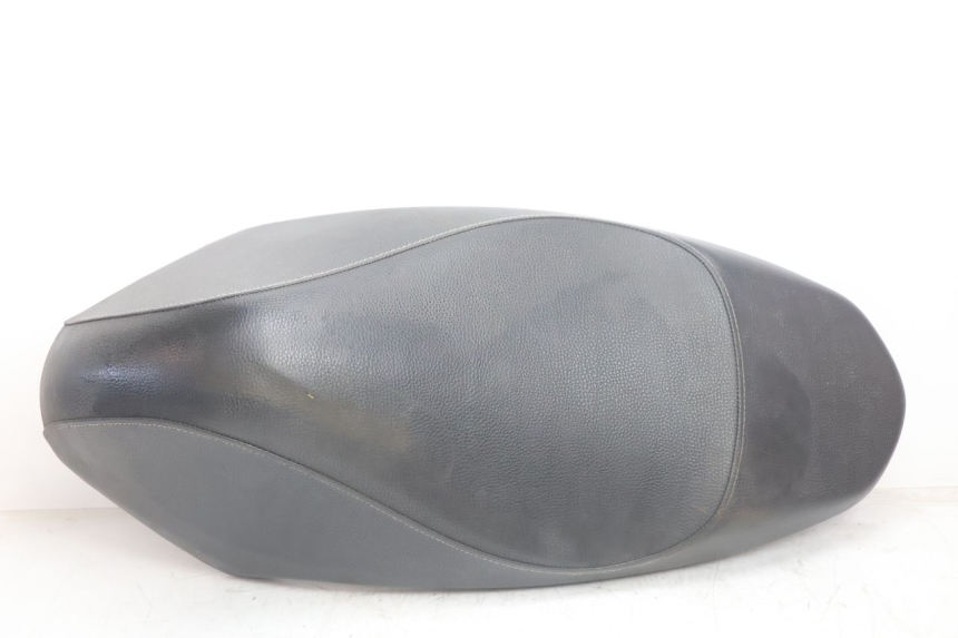 photo de SELLE PEUGEOT KISBEE 4T 50 (2018 - 2022) - Detailansicht des Bauteils