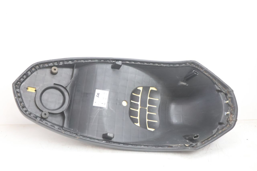 photo de SELLE PEUGEOT KISBEE 4T 50 (2018 - 2022) - Kennzeichnungen und Originalreferenzen