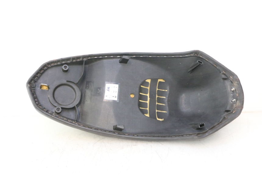 photo de SELLE PEUGEOT KISBEE 4T 50 (2010 - 2017) - Zoom auf Komponenten