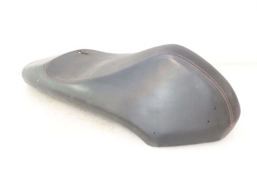 photo de SELLE PEUGEOT KISBEE 4T 50 (2010 - 2017) - Hochauflösende Nahaufnahme