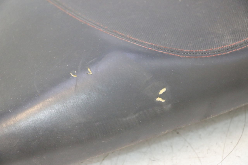 photo de SELLE PEUGEOT KISBEE 4T 50 (2010 - 2017) - Detaillierte Sichtprüfung