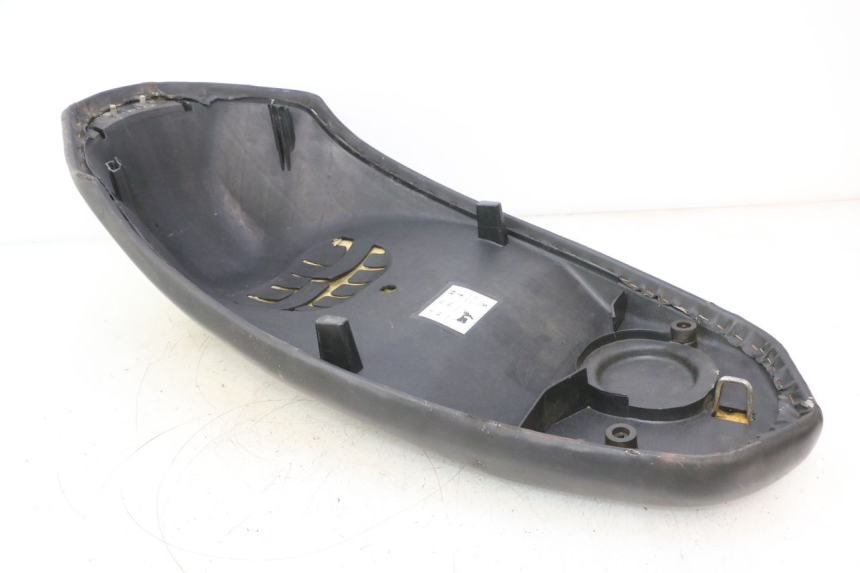 photo de SELLE PEUGEOT KISBEE 4T 50 (2010 - 2017) - Technische Nahaufnahme