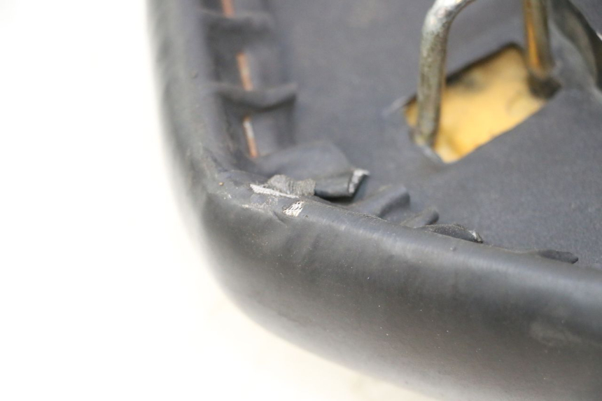 photo de SELLE PEUGEOT KISBEE 4T 50 (2010 - 2017) - Oberflächenzustand und Material