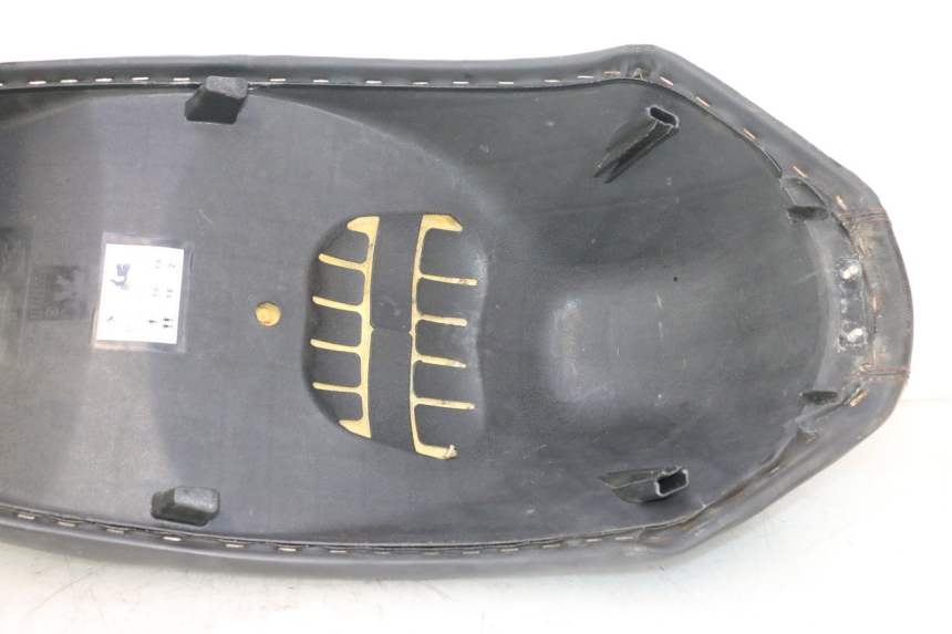 photo de SELLE PEUGEOT KISBEE 4T 50 (2010 - 2017) - Kennzeichnungen und Originalreferenzen