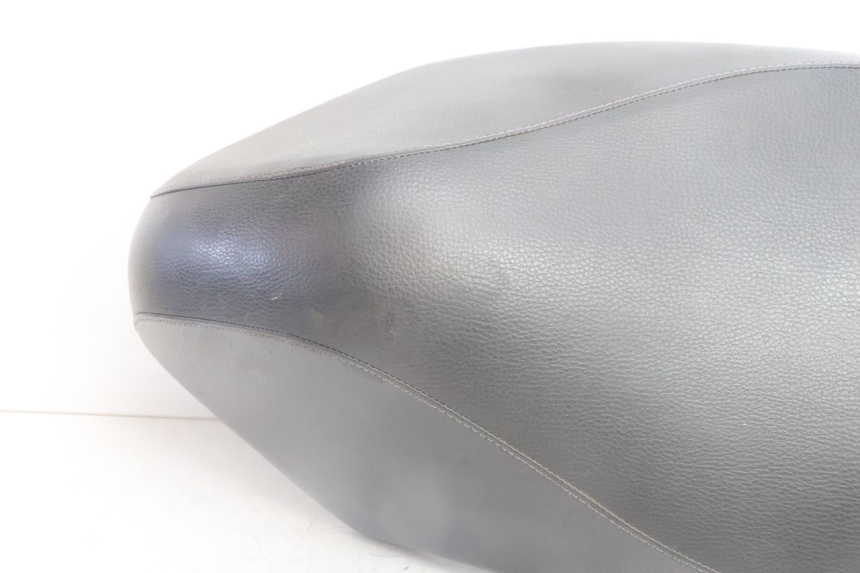 photo de SELLE PEUGEOT KISBEE 4T 50 (2010 - 2017) - Detailansicht des Bauteils