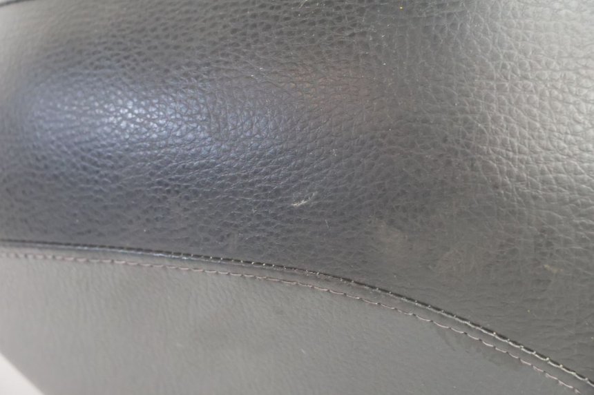photo de SELLE PEUGEOT KISBEE 4T 50 (2010 - 2017) - Zoom auf Gebrauchszustand