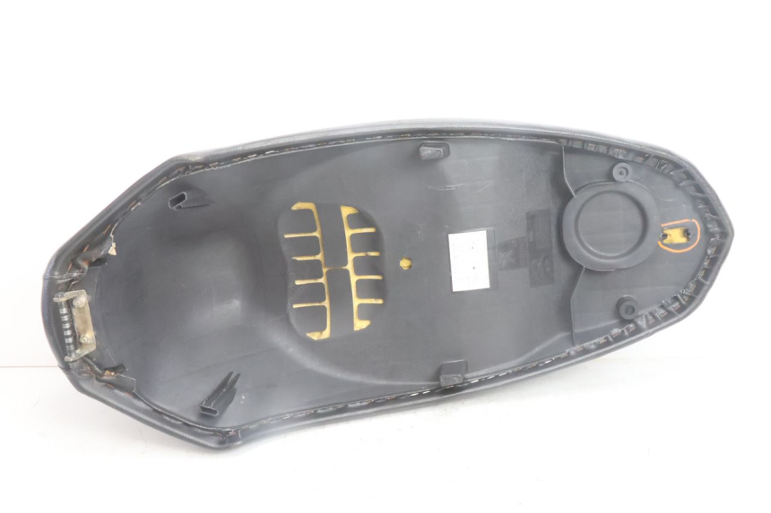 photo de SELLE PEUGEOT KISBEE 4T 50 (2010 - 2017) - Geprüftes Gebrauchtteil