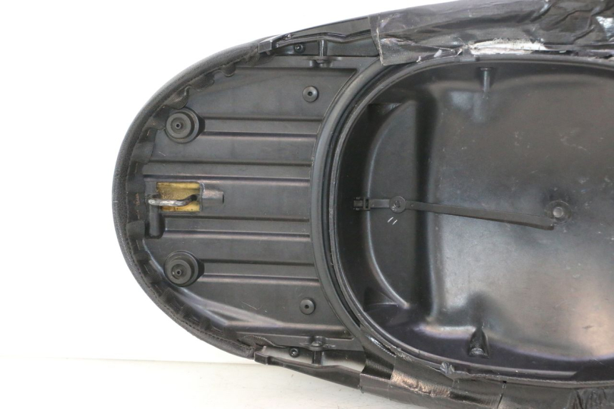 photo de SITZ PIAGGIO LIBERTY IGET 4T 50 (2021 - 2025) - Zoom auf Gebrauchszustand