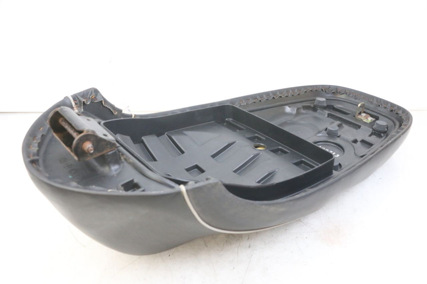 photo de SELLE KYMCO LIKE 125 (2009 - 2016) - Details der Befestigungspunkte