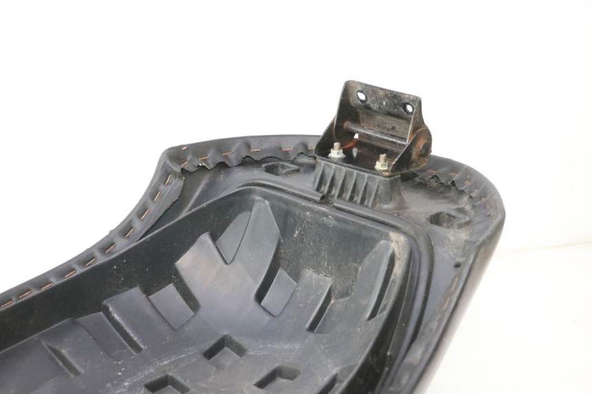 photo de SELLE KYMCO LIKE 125 (2009 - 2016) - Details der Befestigungspunkte