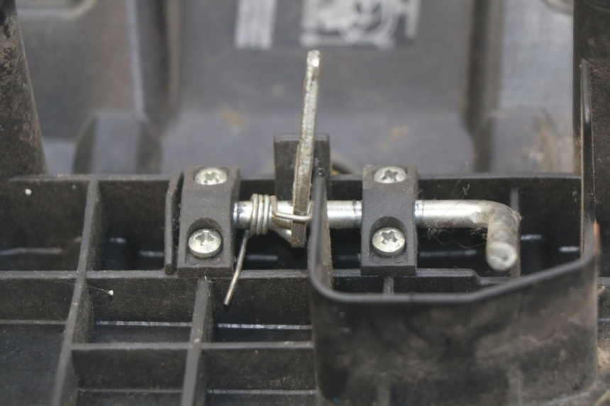 photo de SELLE PEUGEOT LUDIX 50 (2005 - 2007) - Details der Befestigungspunkte