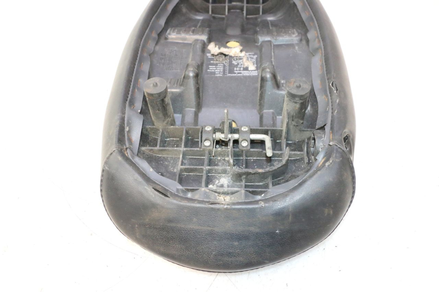 photo de SELLE PEUGEOT LUDIX 50 (2005 - 2007) - Details der Befestigungspunkte