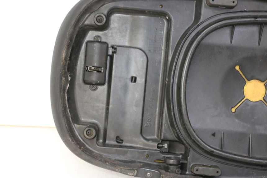 photo de SITZ PIAGGIO LXV 4T 50 (2009 - 2013) - Fokus auf die Struktur