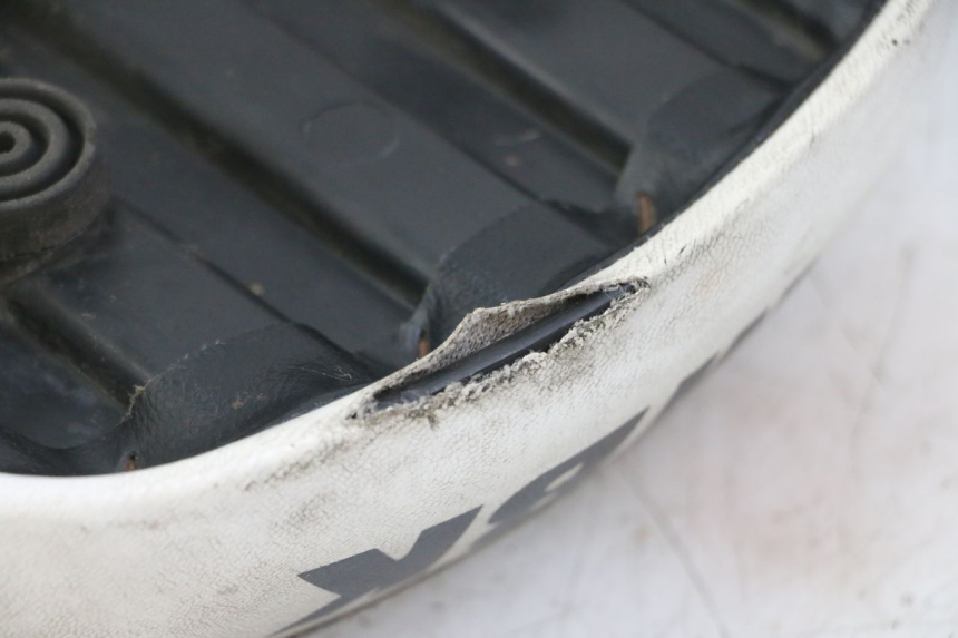 photo de SELLE MBK BOOSTER SPIRIT NAKED 50 (2004 - 2017) - Oberflächenzustand und Material