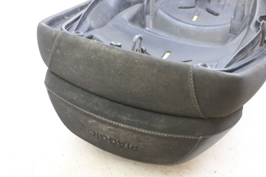 photo de SITZ PIAGGIO MP3 HPE 350 (2018 - 2020) - Details der Befestigungspunkte