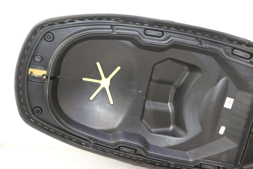 photo de SITZ PIAGGIO MP3 HPE 530 (2022 - 2026) - Alternativer Blickwinkel
