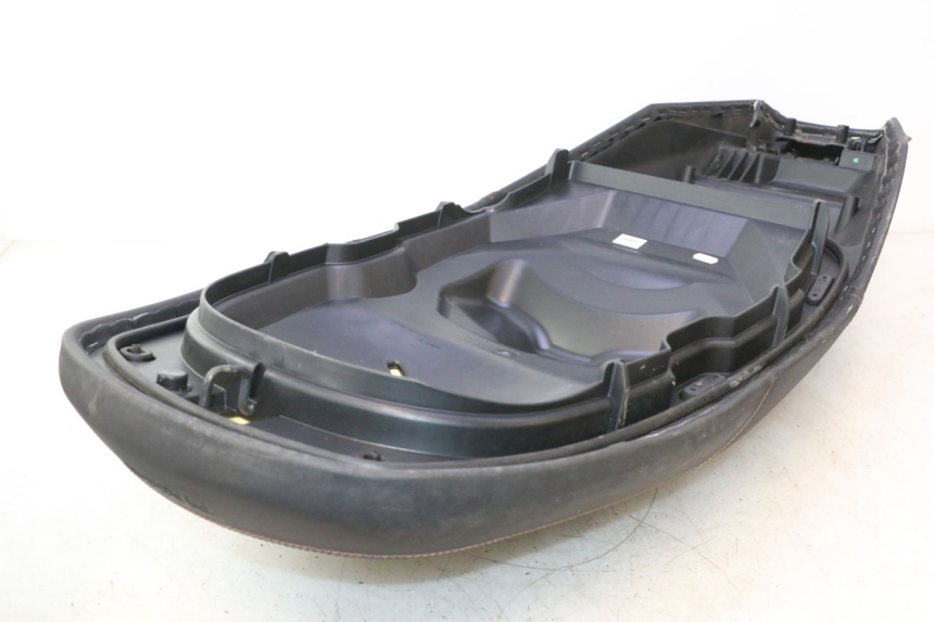 photo de SITZ PIAGGIO MP3 HPE 530 (2022 - 2026) - Oberflächenzustand und Material