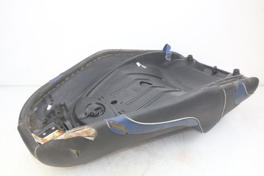 photo de SELLE PIAGGIO MP3 LT 400 (2007 - 2012) - Details der Befestigungspunkte
