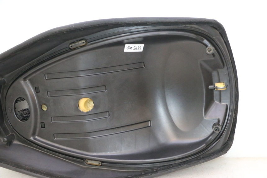 photo de SITZ PIAGGIO MP3 LT 300 (2010 - 2016) - Alternativer Blickwinkel