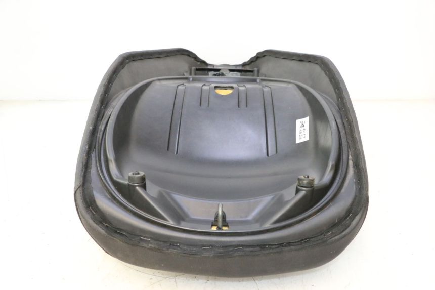 photo de SITZ PIAGGIO MP3 LT 300 (2010 - 2016) - Zoom auf Gebrauchszustand