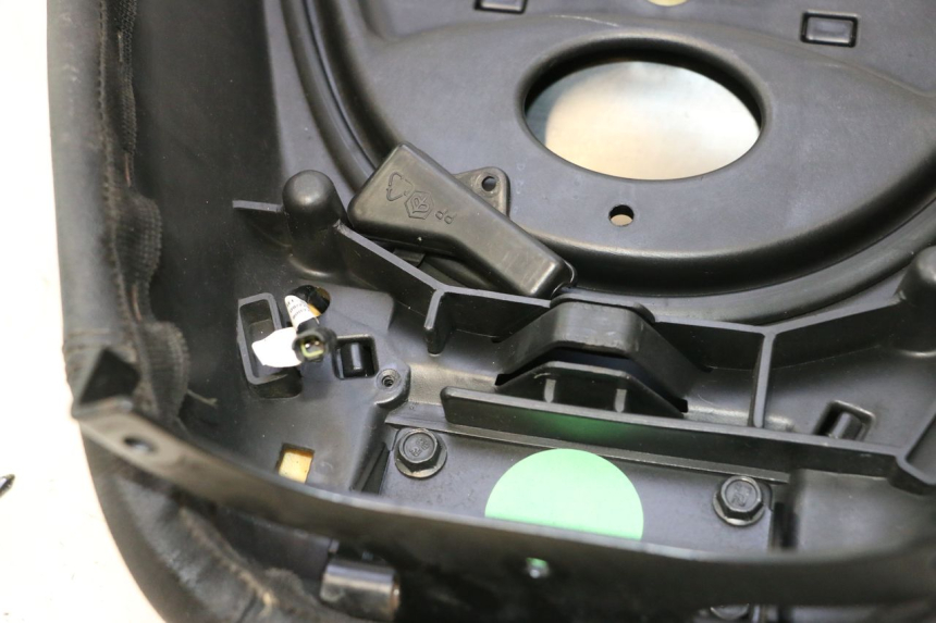 photo de SELLE PIAGGIO MP3 LT 400 (2007 - 2012) - Hochauflösende Nahaufnahme