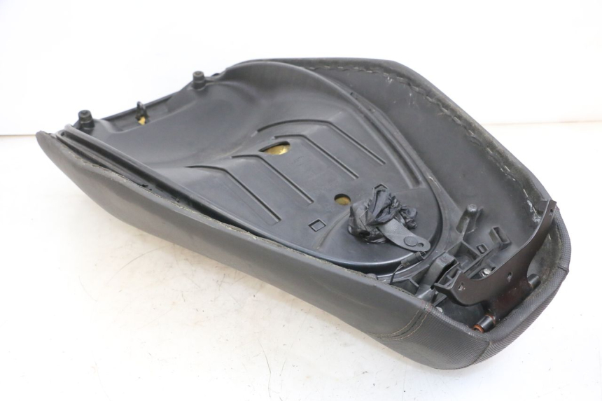 photo de SELLE PIAGGIO MP3 RL 250 (2006 - 2010) - Oberflächenzustand und Material