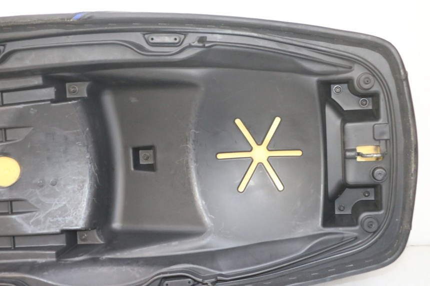 photo de SITZ PIAGGIO MP3 500 (2016 - 2018) - Details der Befestigungspunkte