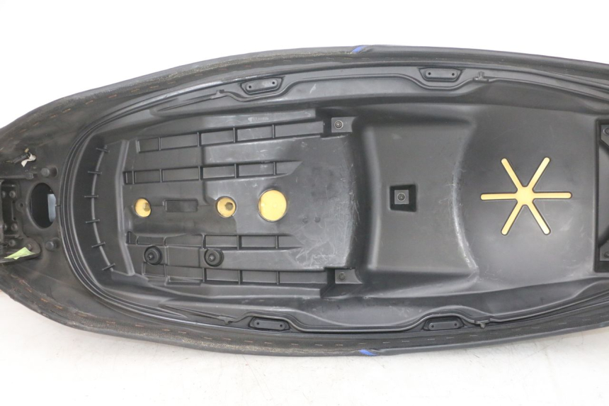 photo de SITZ PIAGGIO MP3 500 (2016 - 2018) - Oberflächenzustand und Material