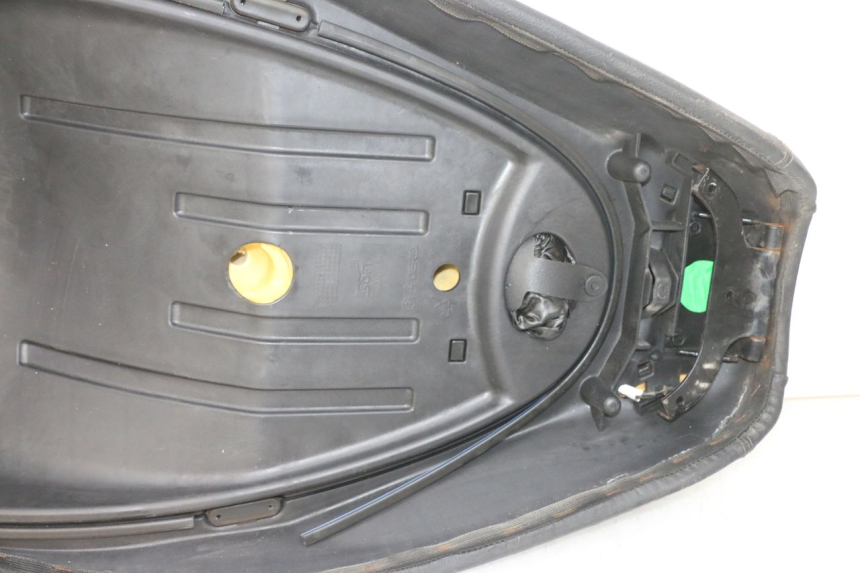 photo de SELLE PIAGGIO MP3 RL 250 (2006 - 2010) - Details der Befestigungspunkte