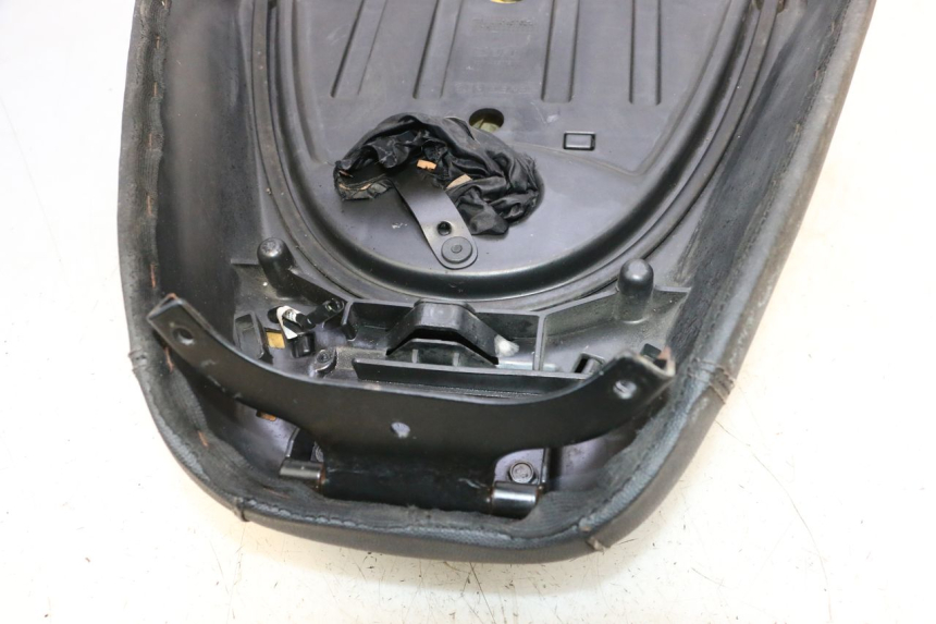 photo de SELLE PIAGGIO MP3 RL 250 (2006 - 2010) - Zoom auf Komponenten
