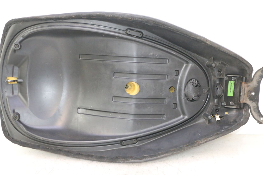 photo de SITZ PIAGGIO MP3 125 (2006 - 2014) - Detaillierte Sichtprüfung