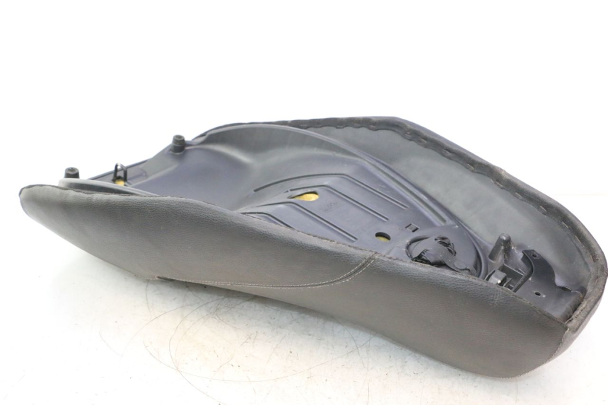 photo de SITZ PIAGGIO MP3 125 (2006 - 2014) - Details der Befestigungspunkte